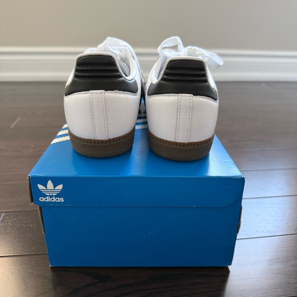 NWT adidas White and Black Classic Samba Sneakers with Gum Sole - Picture 4 of 7
